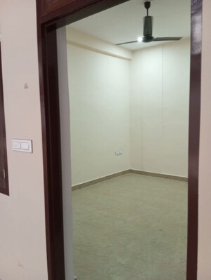 Room in  Warehouse at Mansarovar Extension – for Rent