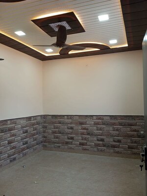 Room in  Warehouse at Mansarovar Extension – for Rent