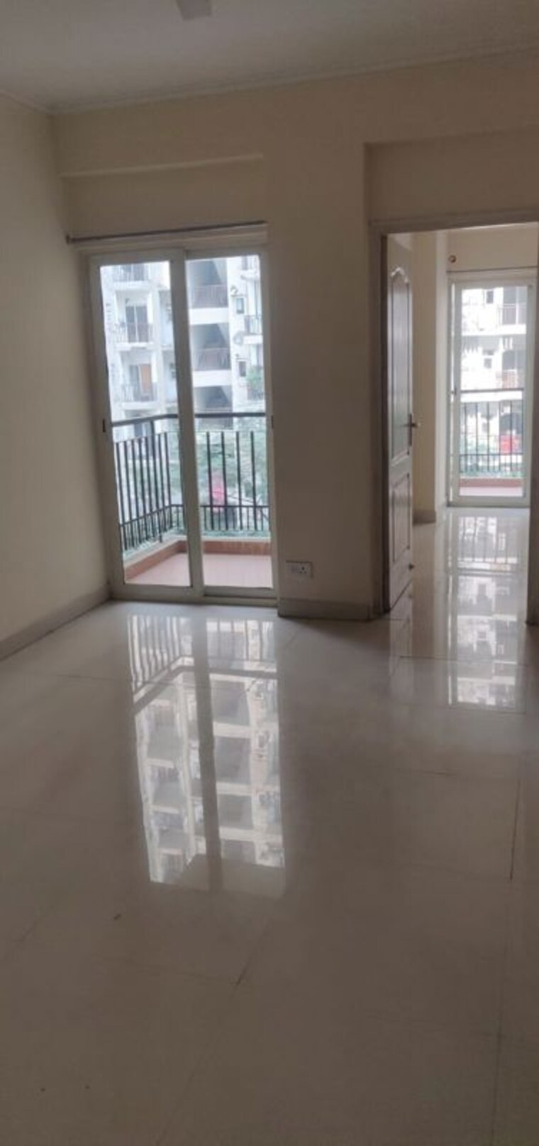 Room, maxblis-grand-wellington 1 Bedroom 650 Sq.Ft. Apartment In Sector 75 Noida 10622416
