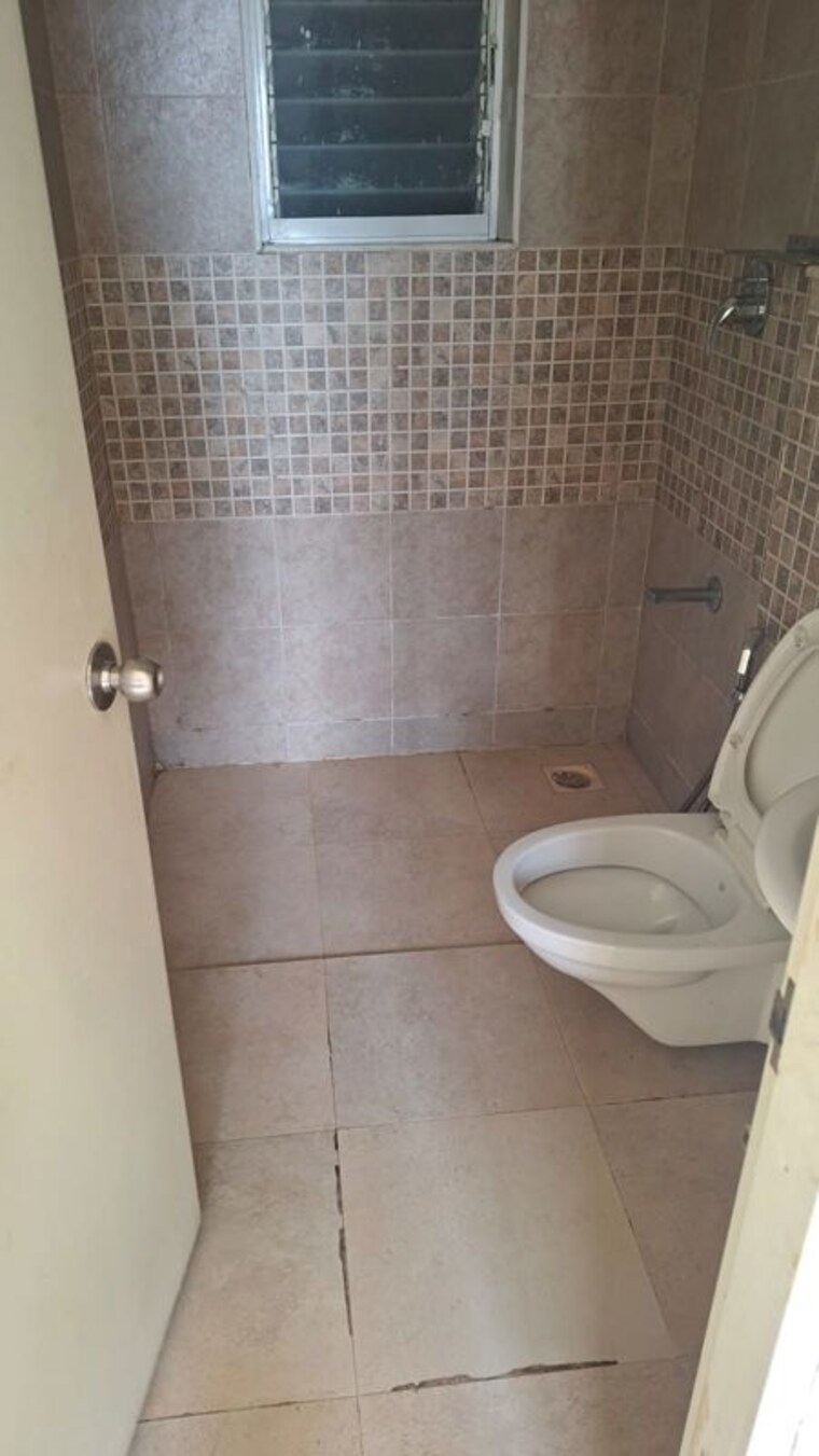 Bathroom, shapoorji-pallonji-joyville-hadapsar-annexe 3 Bedroom 1150 Sq.Ft. Apartment In Hadapsar Pune 10622424