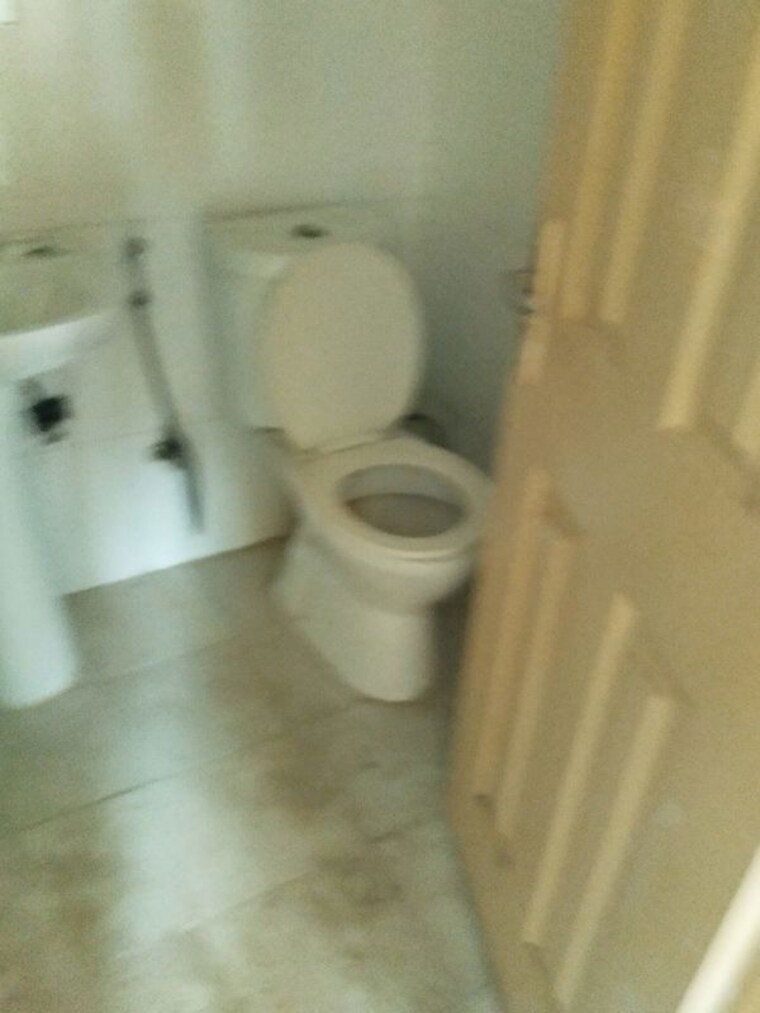 Bathroom, maxblis-white-house 2.5 Bedroom 950 Sq.Ft. Apartment In Sector 75 Noida 10622431