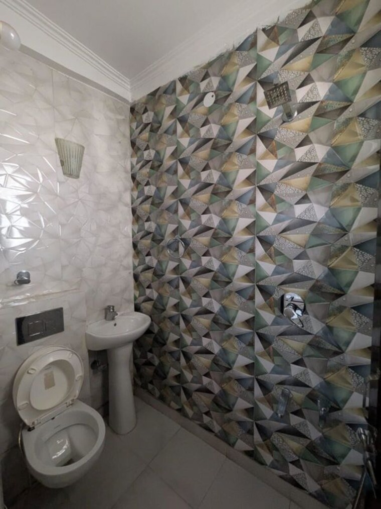 Bathroom, sector 22 2 Bedroom 1250 Sq.Ft. Builder Floor In Sector 22 Gurgaon 10622436