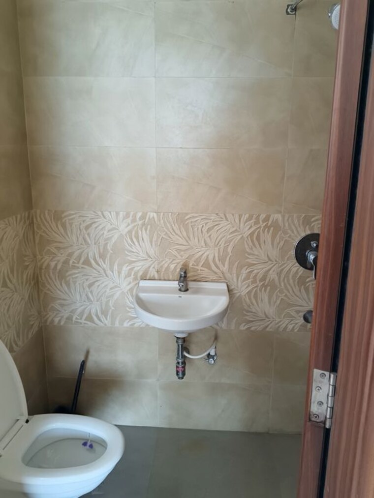 Bathroom, chaphalkar-elina-lite 2 Bedroom 1000 Sq.Ft. Apartment In Mohammadwadi Pune 10622428