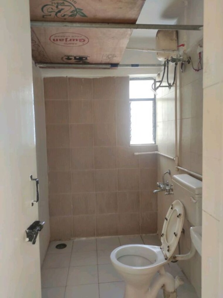 Bathroom, bu-bhandari-edenn-towers 2 Bedroom 850 Sq.Ft. Apartment In Wakad Pune 10622452
