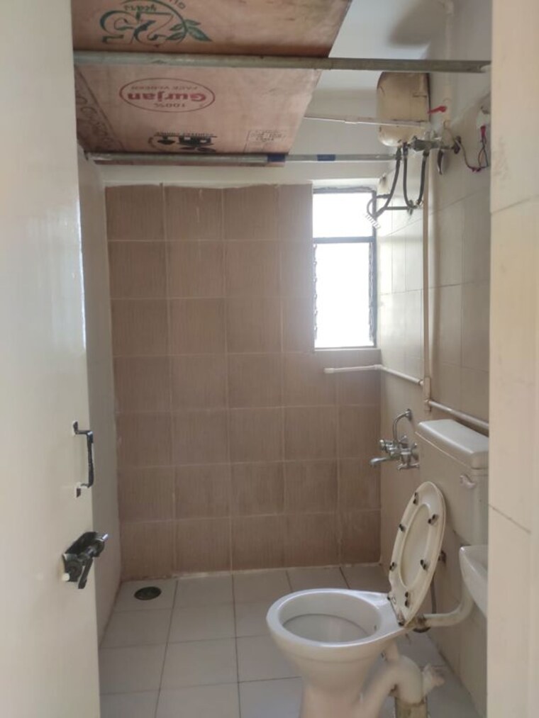 Bathroom, bu-bhandari-edenn-towers 2 Bedroom 850 Sq.Ft. Apartment In Wakad Pune 10622452