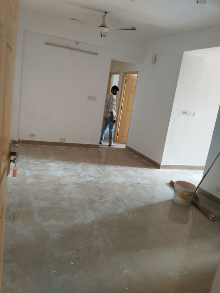 Room, aims-golf-city 2.5 Bedroom 950 Sq.Ft. Apartment In Sector 75 Noida 10622450
