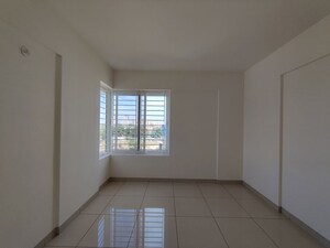 Room in 2 BHK Apartment at Mana Macasa Emerald, Choodasandra – for Sale
