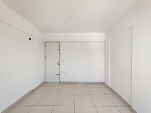 Room in 2 BHK Apartment at Mana Macasa Emerald, Choodasandra – for Sale