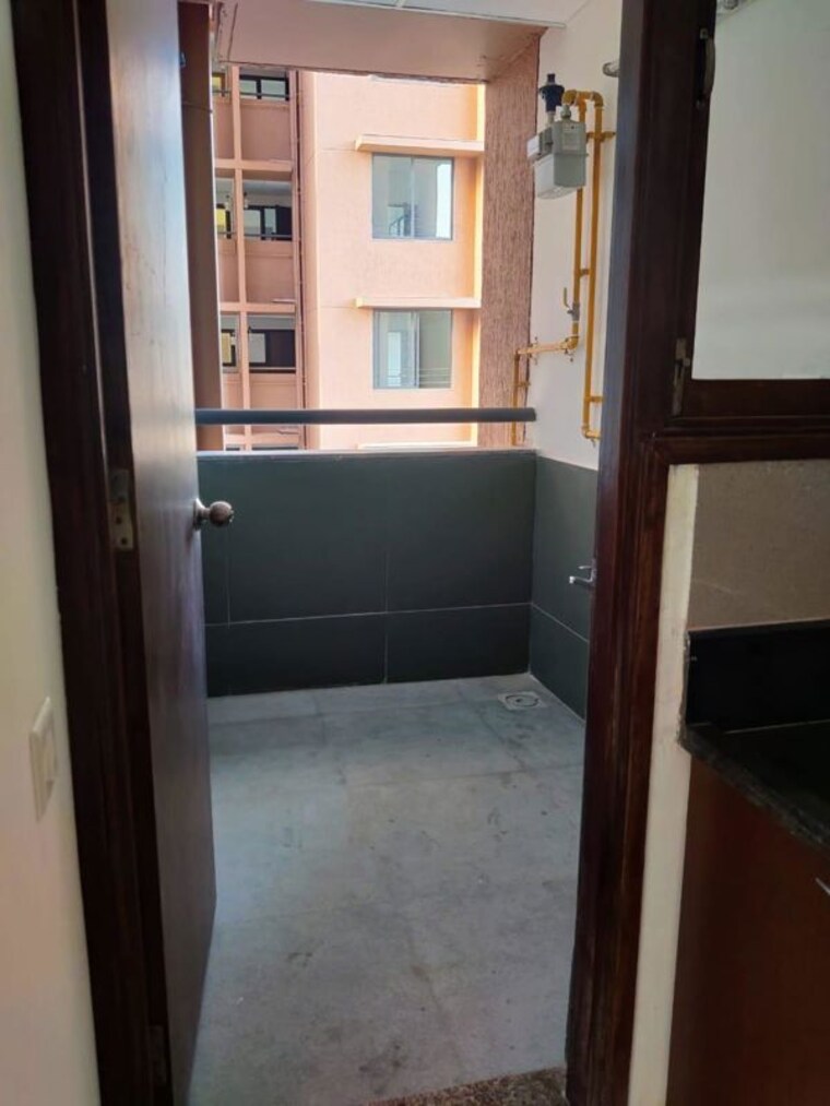 Bathroom, ganesh-malabar-county 2 Bedroom 2500 Sq.Ft. Apartment In Near Nirma University On Sg Highway Ahmedabad 10622505
