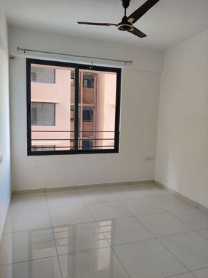Room in 2 BHK Apartment at Ganesh Malabar County, Near Nirma University On Sg Highway – for Rent