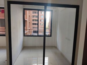 Room in 2 BHK Apartment at Ganesh Malabar County, Near Nirma University On Sg Highway – for Rent