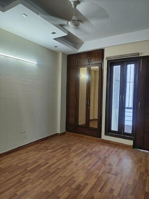 Room in 2 BHK Builder Floor at Sector 23 – for Rent