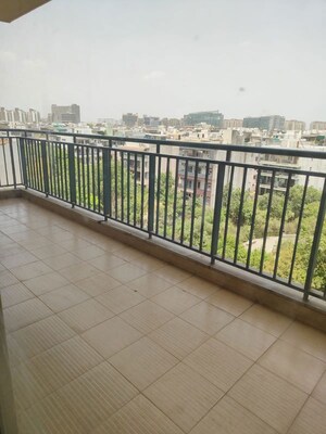 Balcony in 2.5 BHK Apartment at Unitech Uniworld Gardens 2, Sector 47 – for Rent