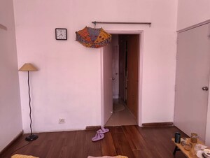 Furnished Amenities in 2.5 BHK Apartment at Unitech Uniworld Gardens 2, Sector 47 – for Rent