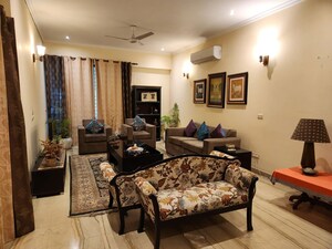 Living Room in 3.5 BHK Builder Floor at Unitech Uniworld Gardens, Sector 47 – for Rent
