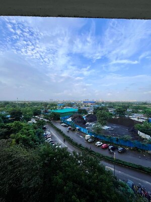 Swimming Pool in 2 BHK Apartment at Lodha Amara, Kolshet Road – for Sale