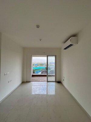 Room in 2 BHK Apartment at Lodha Amara, Kolshet Road – for Sale