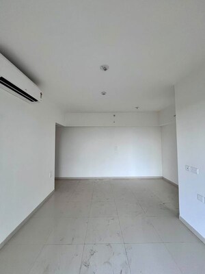 Room in 2 BHK Apartment at Lodha Amara, Kolshet Road – for Sale