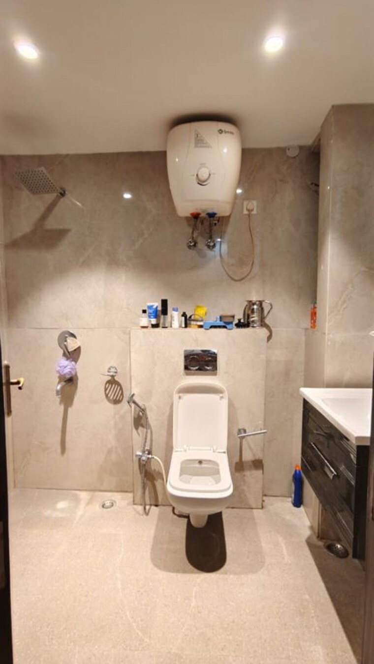 Bathroom, unitech-the-residences-sector-33 2.5 Bedroom 1250 Sq.Ft. Apartment In Sector 33 Gurgaon 10622561