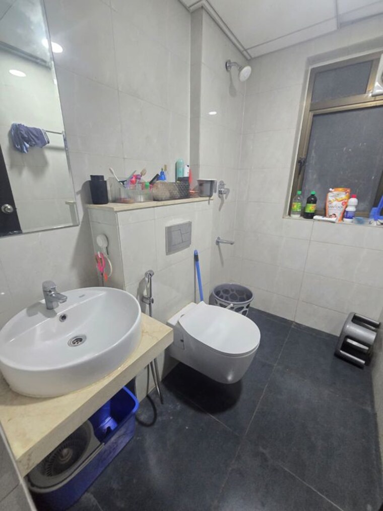 Washroom, mahindra-vicino 2 Bedroom 880 Sq.Ft. Apartment In Andheri East Mumbai 10622577
