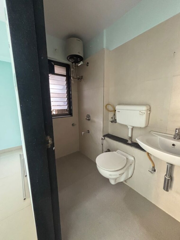 Bathroom, runwal-garden-city 2 Bedroom 759 Sq.Ft. Apartment In Balkum Pada Thane 10622552