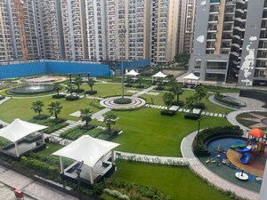 Parking in 2.5 BHK Apartment at Panchsheel Greens II, Sector 16 Greater Noida – for Sale