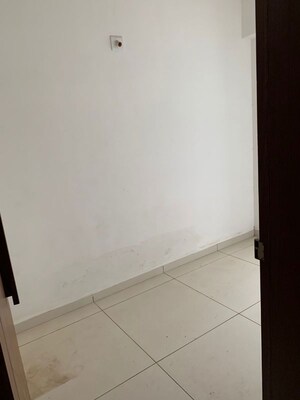 Room in 4 BHK Apartment at Eshanti Elegance, Vasna Bhayli Road – for Sale