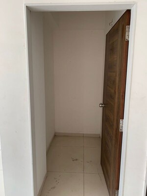Room in 4 BHK Apartment at Eshanti Elegance, Vasna Bhayli Road – for Sale