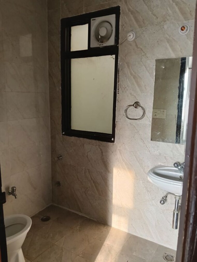 Bathroom, sushant lok i 2 Bedroom 1208 Sq.Ft. Builder Floor In Sushant Lok I Gurgaon 10622607