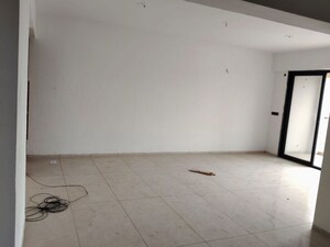 Room in 3 BHK Apartment at Thaltej – for Rent