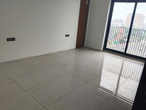 Room in 3 BHK Apartment at Thaltej – for Rent