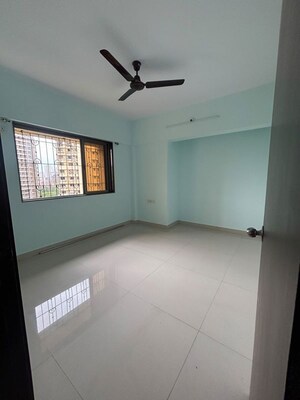 Room in 2.5 BHK Apartment at Runwal Garden City, Balkum Pada – for Rent