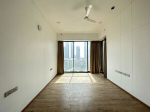 Room in 4 BHK Apartment at Rustomjee Crown, Prabhadevi – for Rent