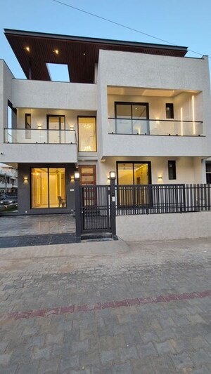 6+ BHK Independent House For Sale in Sector 125