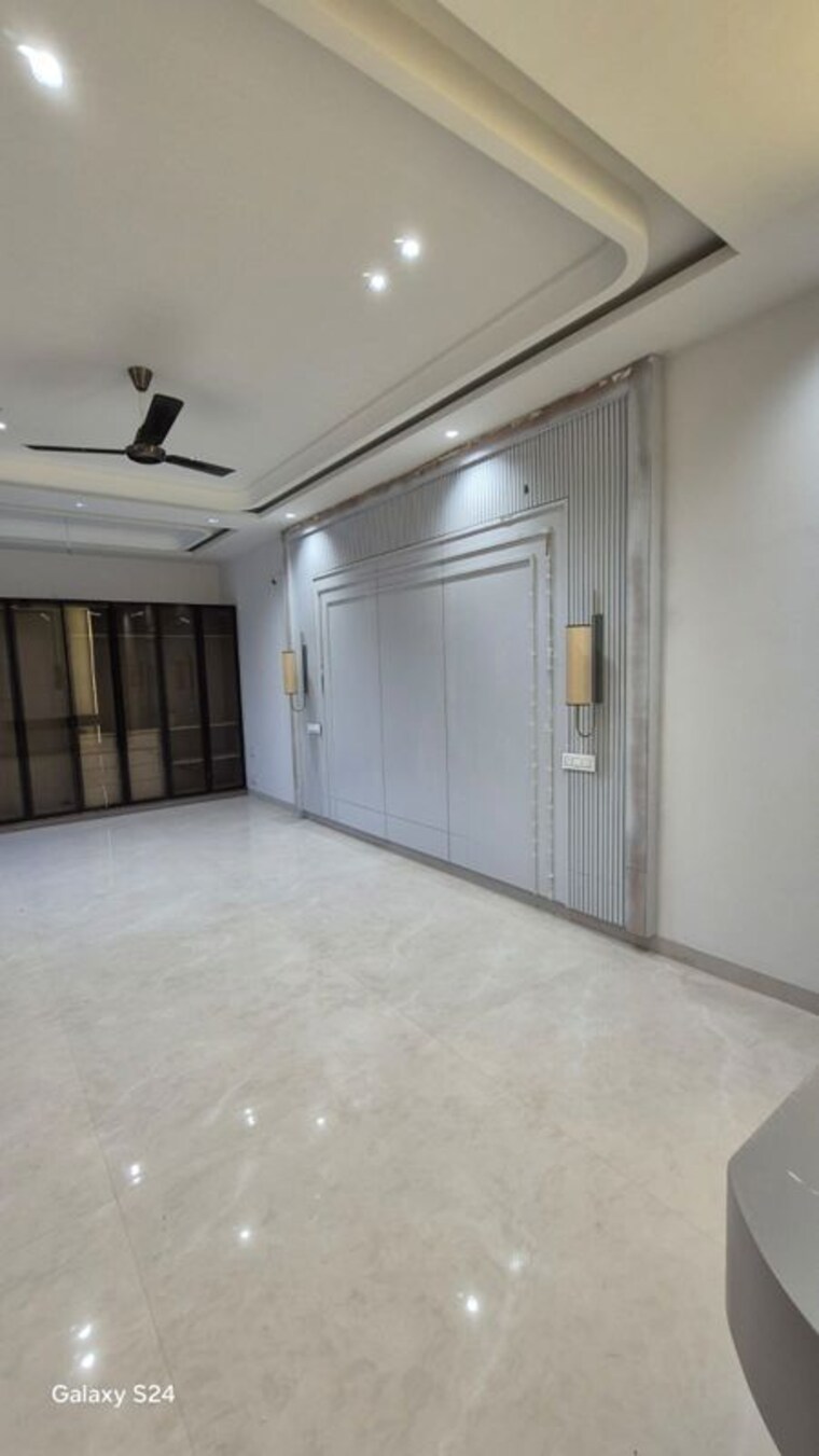 Room, sector 125 6+ Bedroom 265 Sq.Yd. Independent House In Sector 125 Mohali 10622647