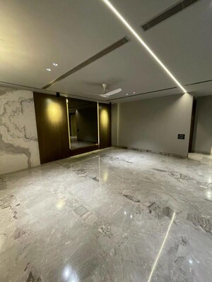 Living Room in 4 BHK Builder Floor at Dlf Phase I – for Rent