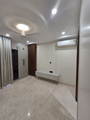 Room in 3 BHK Builder Floor at Sector 55 – for Sale