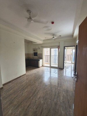 Room in 3 BHK Apartment at Arihant Arden, Sector 1 Greater Noida – for Rent