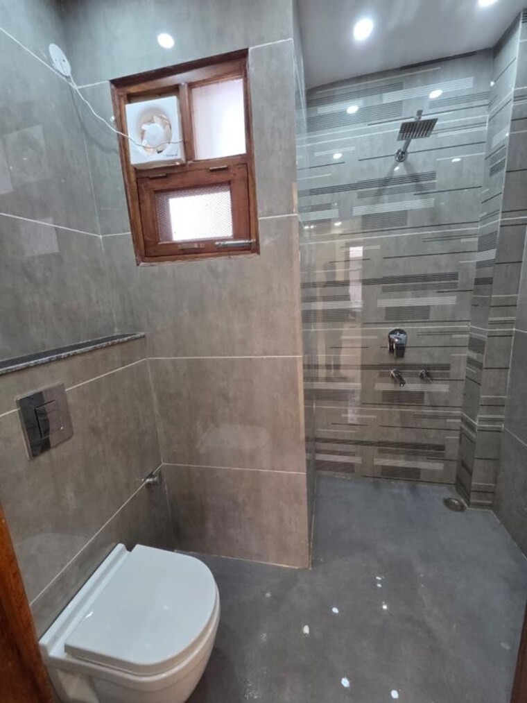 Bathroom, bptp-district-faridabad 4 Bedroom 2475 Sq.Ft. Builder Floor In Sector 81 Faridabad 10622701