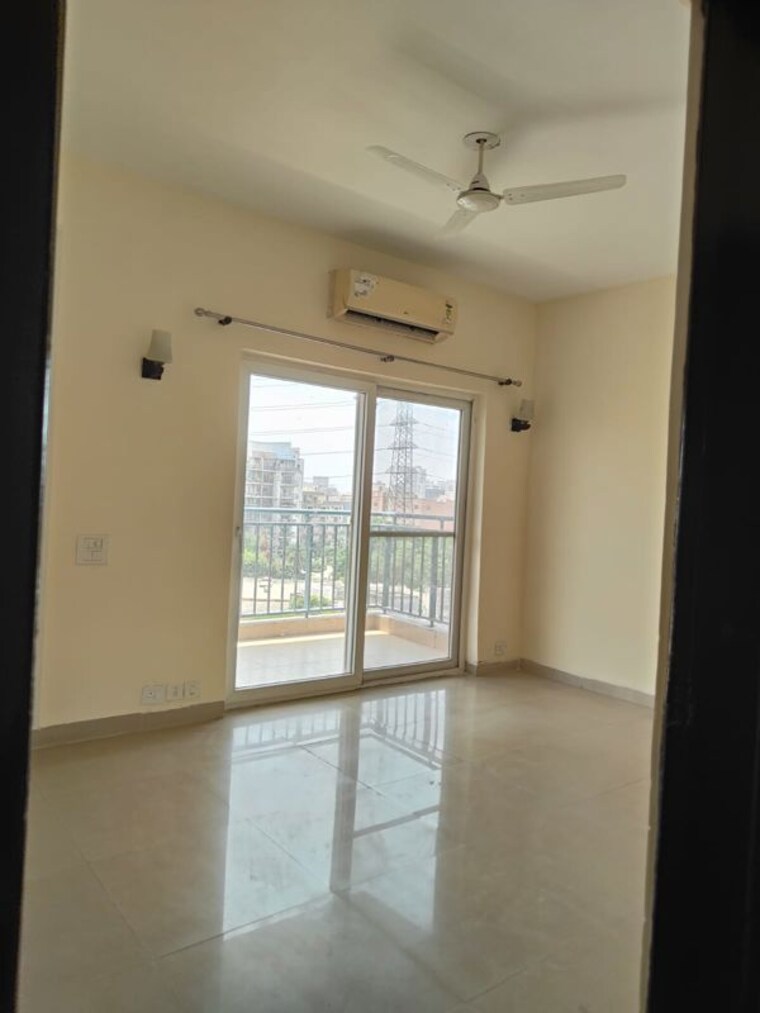 Room, unitech-the-residences-gurgaon 3.5 Bedroom 1850 Sq.Ft. Apartment In Sector 33 Gurgaon 10622697