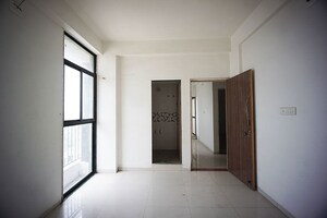 Room in 2 BHK Apartment at Maninagar East – for Sale