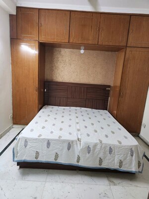 Bedroom in 2 BHK Independent House at Dlf Phase ii – for Rent