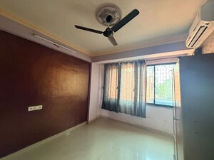 Room in 5 BHK Apartment at Roha – for Rent