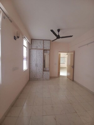 2 BHK Apartment For Rent in Ninex RMG Residency, Sector 37c