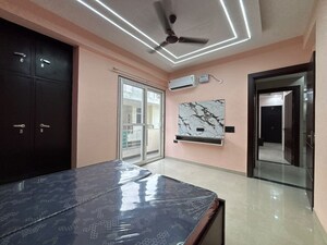 Parking in 3 BHK Builder Floor at Dlf Phase I – for Rent