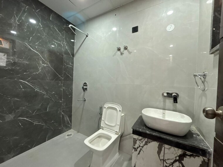 Bathroom, dlf phase i 3 Bedroom 1580 Sq.Ft. Builder Floor In Dlf Phase I Gurgaon 10622731