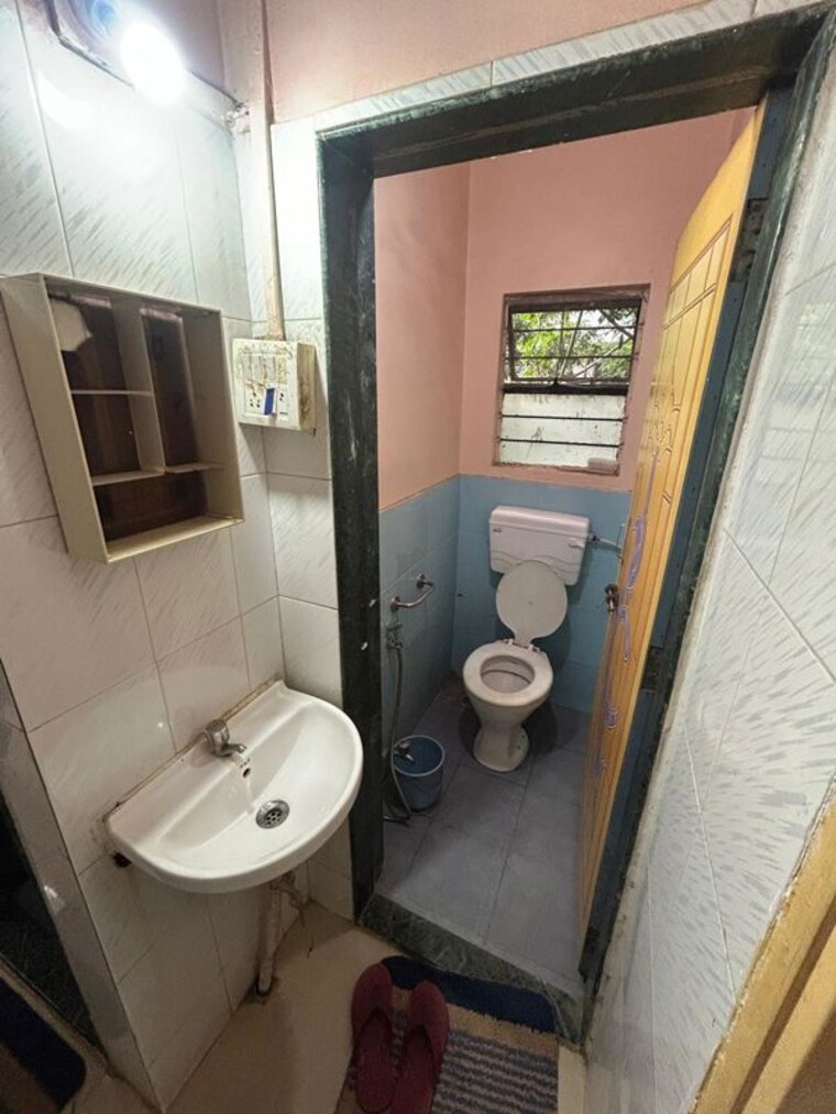 Bathroom, salunkhe vihar society 1 Bedroom 700 Sq.Ft. Apartment In Salunkhe Vihar Society Pune 10622736