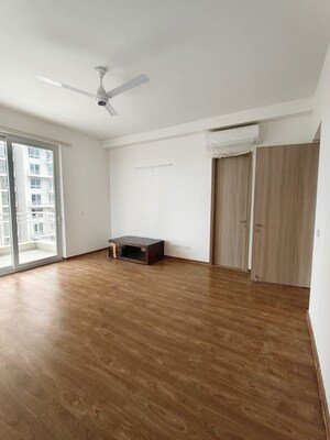 Room in 3 BHK Apartment at ILD Grand, Sector 37c – for Rent