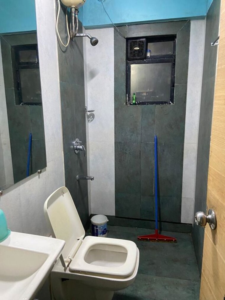 Bathroom, tharwani-rosewood-heights 3 Bedroom 1850 Sq.Ft. Apartment In Kharghar Sector 10 Navi Mumbai 10622758