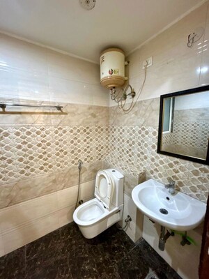 Bathroom in 1 BHK Builder Floor at Sector 52 – for Rent
